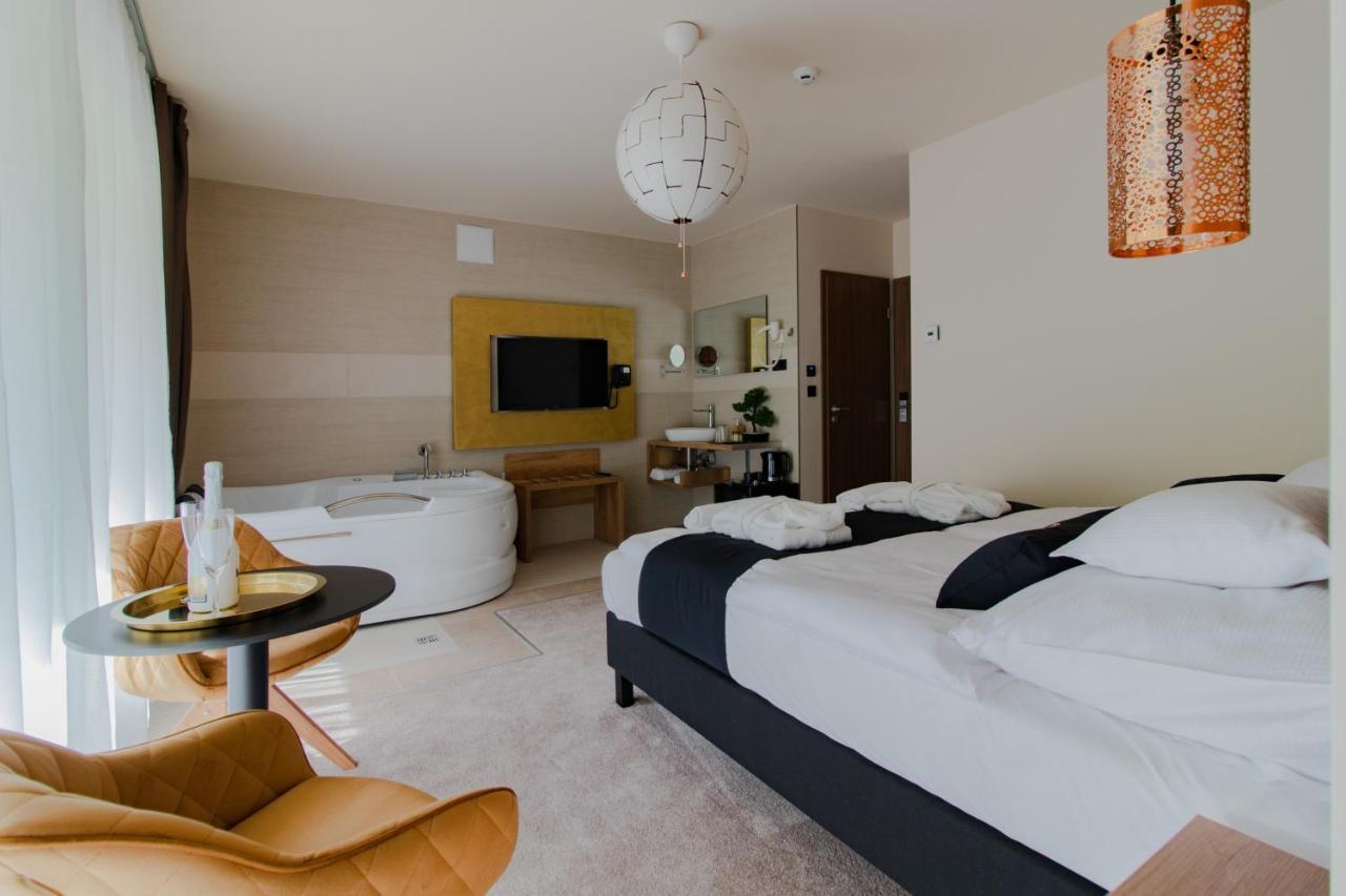 Baobab Suites Siófok Extérieur photo